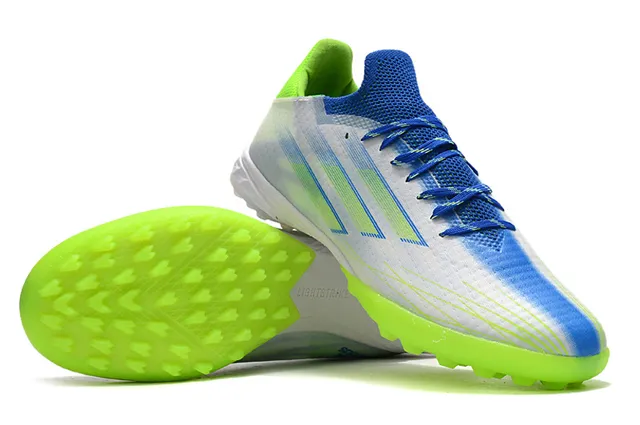 Adidas Zapatos de Fútbol Blancos y Azules de Perfil Bajo con Capa Superior de Sintético y Gráfica de Tira Diagonal para Césped Artificial 3