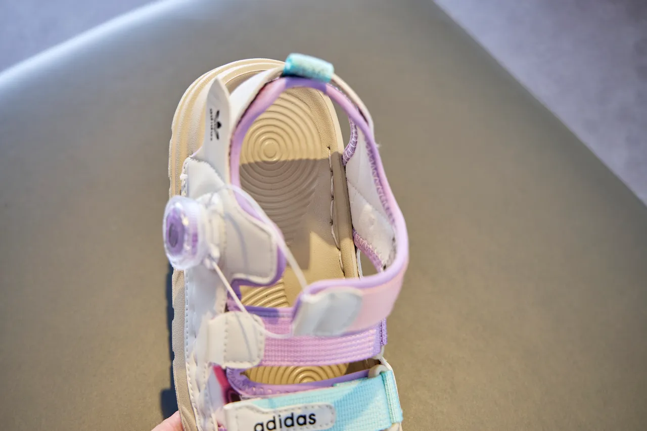 Adidas সাদা ধূসর এডজাস্টেবল ভেলক্রো স্ট্র্যাপ চংকি মোল্ডেড সোল ক্যাজুয়াল স্যান্ডাল 4