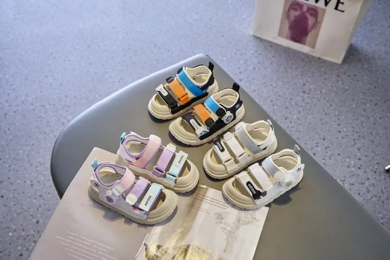 Adidas সাদা ধূসর এডজাস্টেবল ভেলক্রো স্ট্র্যাপ চংকি মোল্ডেড সোল ক্যাজুয়াল স্যান্ডাল 9