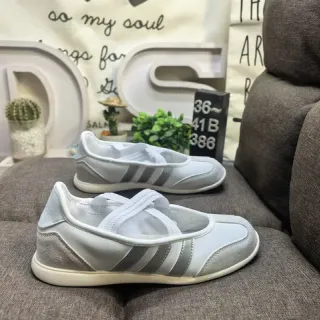 Adidas أبيض رمادي بدون أحزمة حزام مرن لوحة جانبية ثلاث خطوط أحذية أسلوب حياة