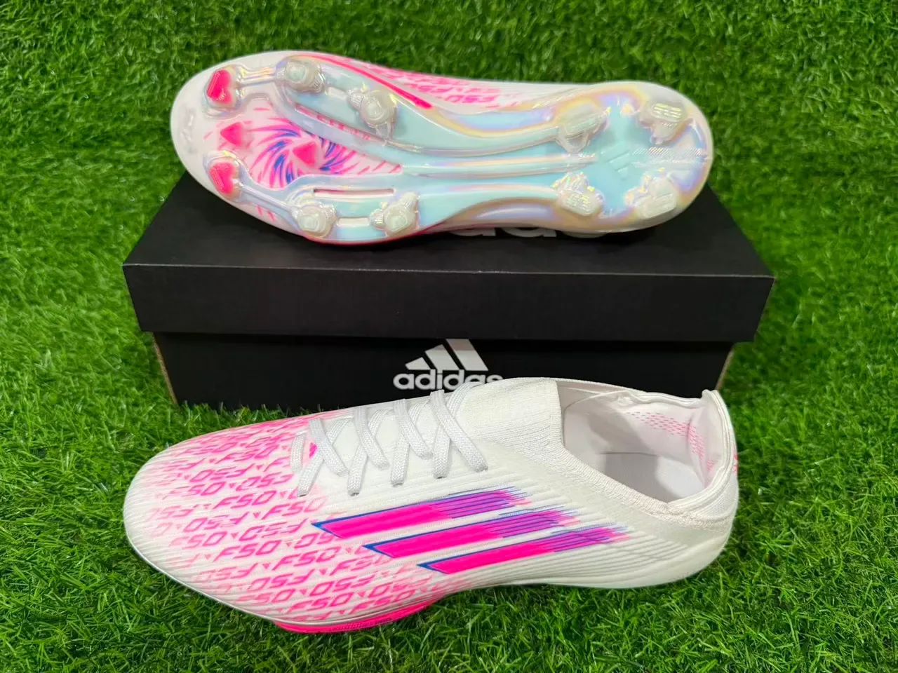 Adidas أحذية كرة القدم بيضاء وردية منخفضة القطع نصف الرجل upper شفاف TPU نعل أرضي ثابت 13