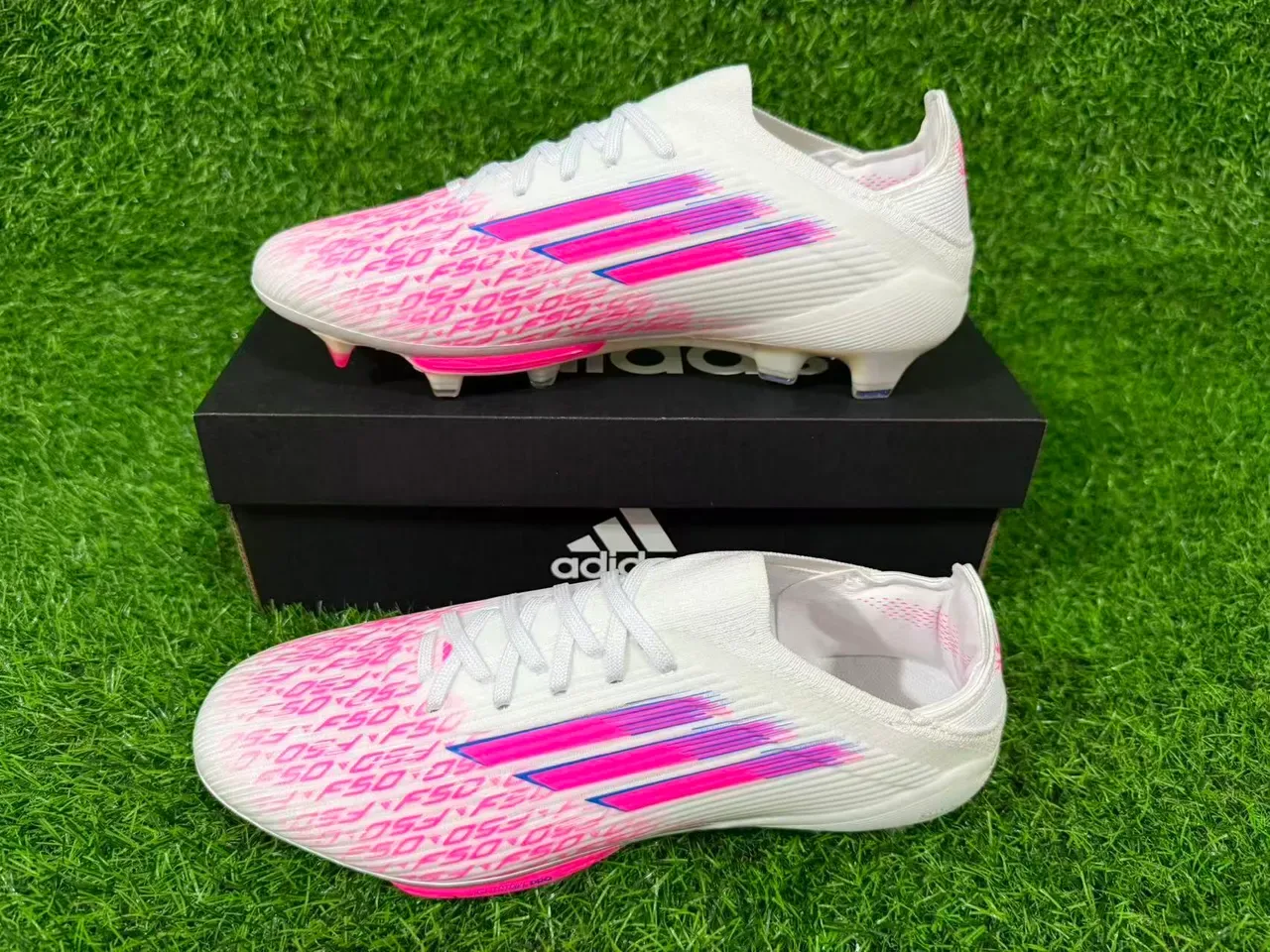 Adidas أحذية كرة القدم بيضاء وردية منخفضة القطع نصف الرجل upper شفاف TPU نعل أرضي ثابت 14