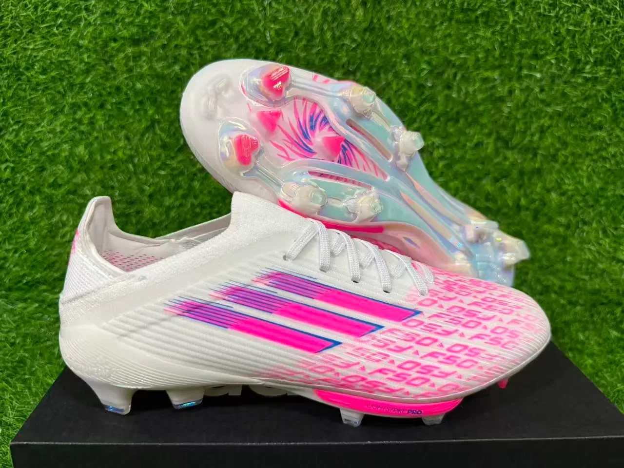 Adidas أحذية كرة القدم بيضاء وردية منخفضة القطع نصف الرجل upper شفاف TPU نعل أرضي ثابت 16