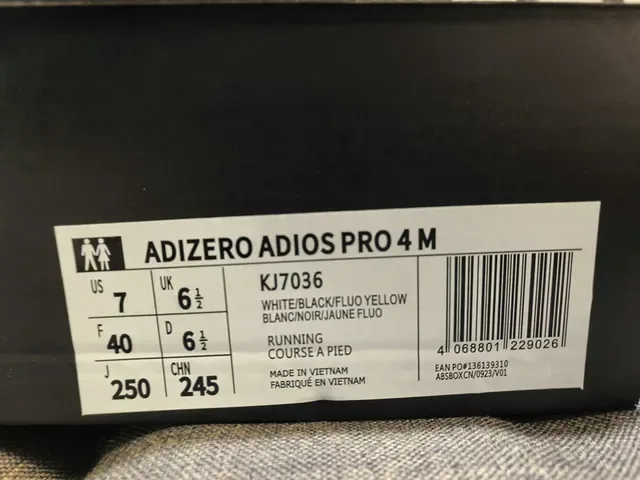 Adidas أبيض أصفر شبكة مهندسة علوة مصقولة كعب رولكر وسطي حذاء جري 2