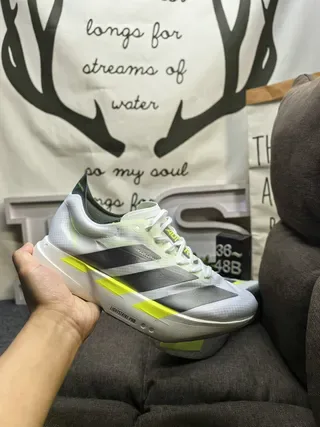 Adidas أبيض أصفر شبكة مهندسة علوة مصقولة كعب رولكر وسطي حذاء جري 5