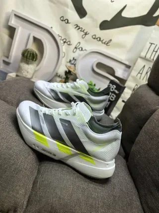 Adidas أبيض أصفر شبكة مهندسة علوة مصقولة كعب رولكر وسطي حذاء جري 7