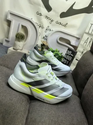 Adidas أبيض أصفر شبكة مهندسة علوة مصقولة كعب رولكر وسطي حذاء جري 9