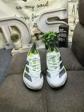 Adidas أبيض أصفر شبكة مهندسة علوة مصقولة كعب رولكر وسطي حذاء جري 10