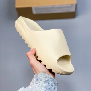 Adidas Yeezy Slide 米色拖鞋