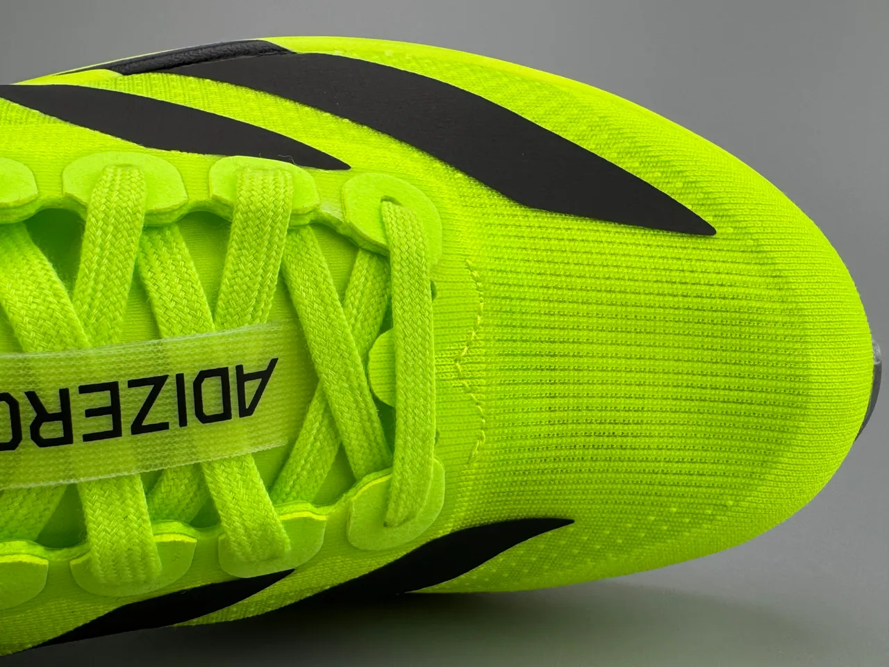 Adidas Chaussures de course avec tige en maille neon jaune noir, branding de trois bandes 2