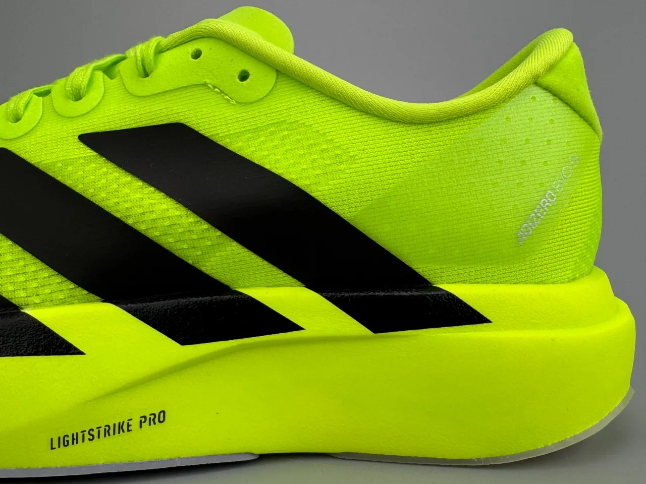 Adidas Chaussures de course avec tige en maille neon jaune noir, branding de trois bandes 7