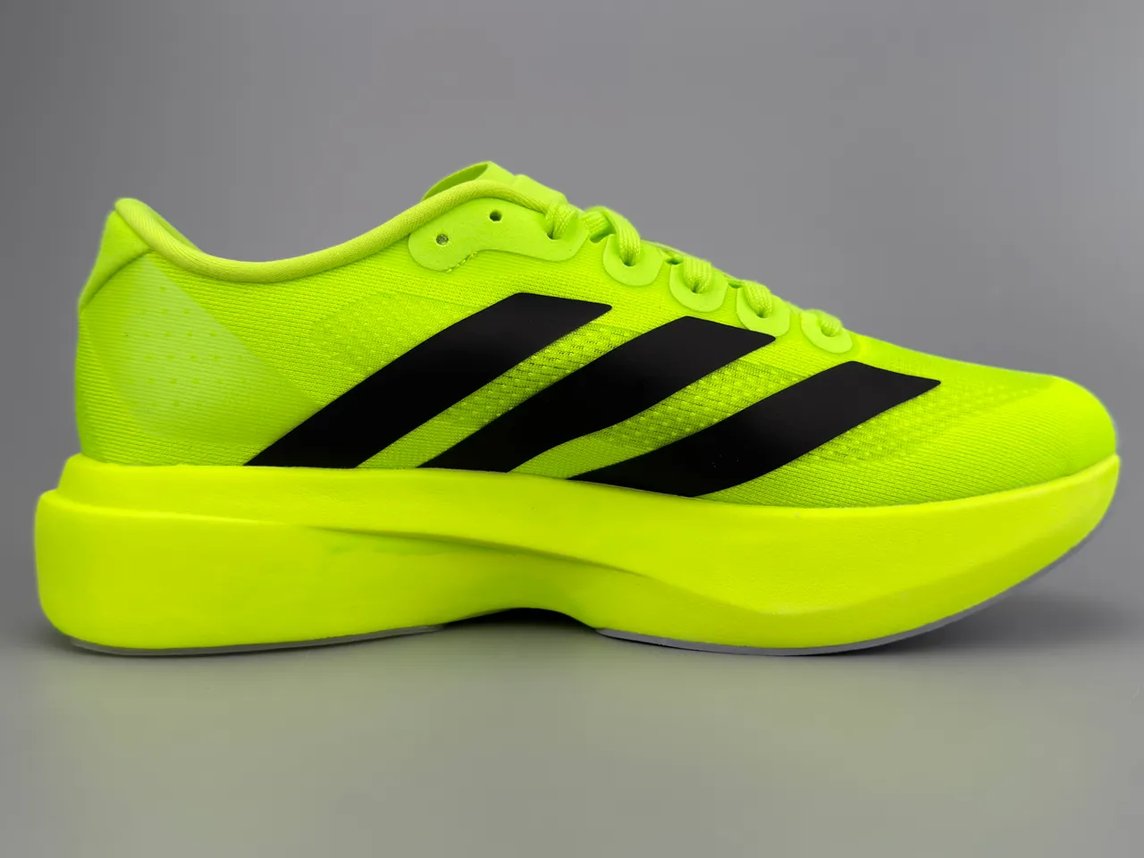 Adidas Chaussures de course avec tige en maille neon jaune noir, branding de trois bandes 10