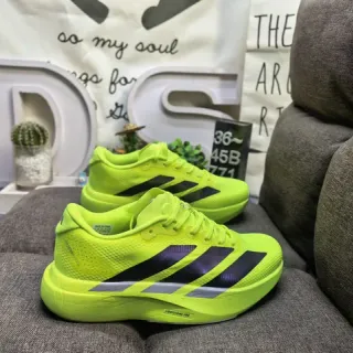 Adidas Tênis de corrida amarelo roxo neón malha superior preto e gradiente três listras