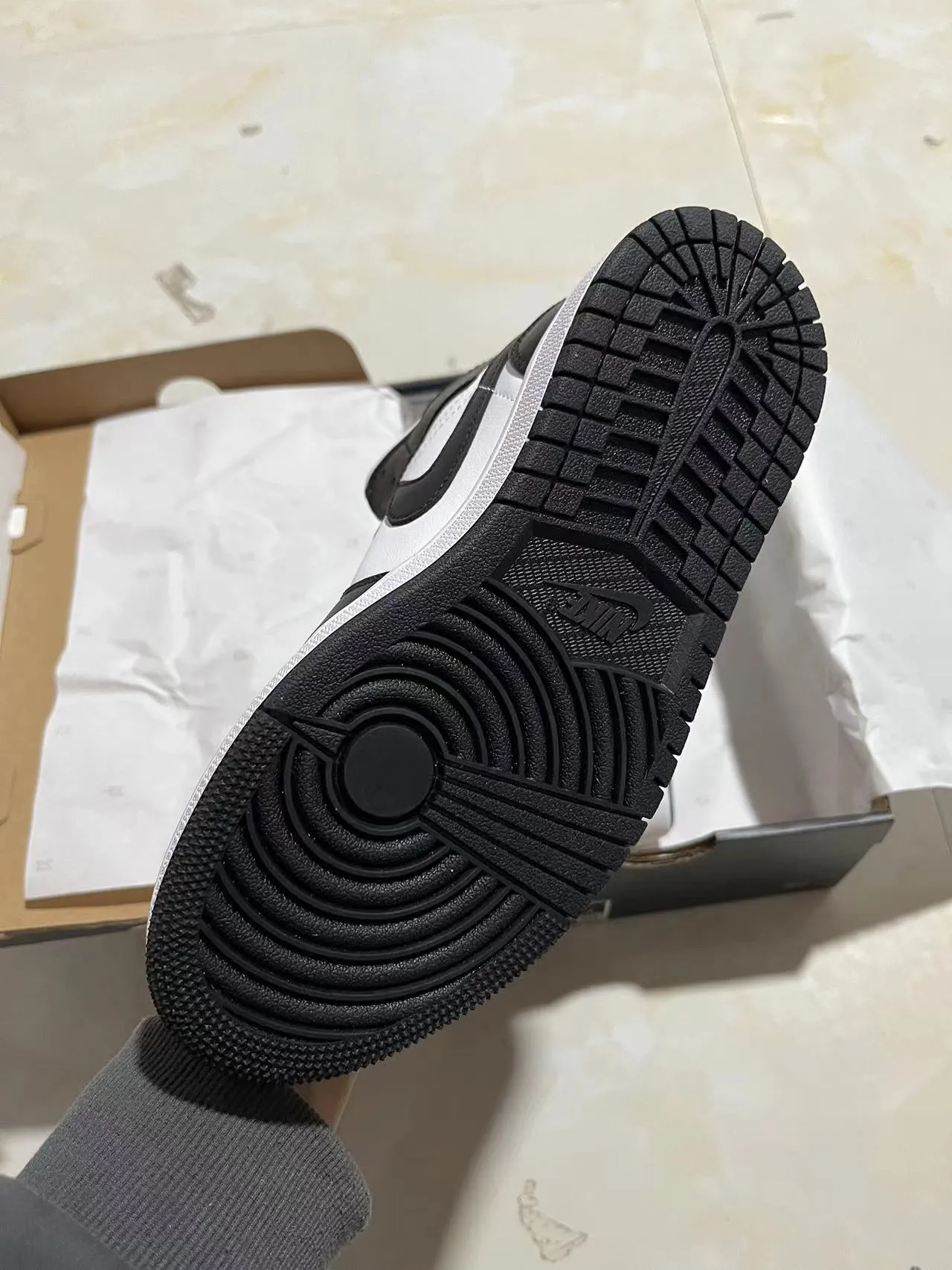 Air Jordan 1 Chaussures de Basketball en Cuir Noir et Blanc Hautes 5