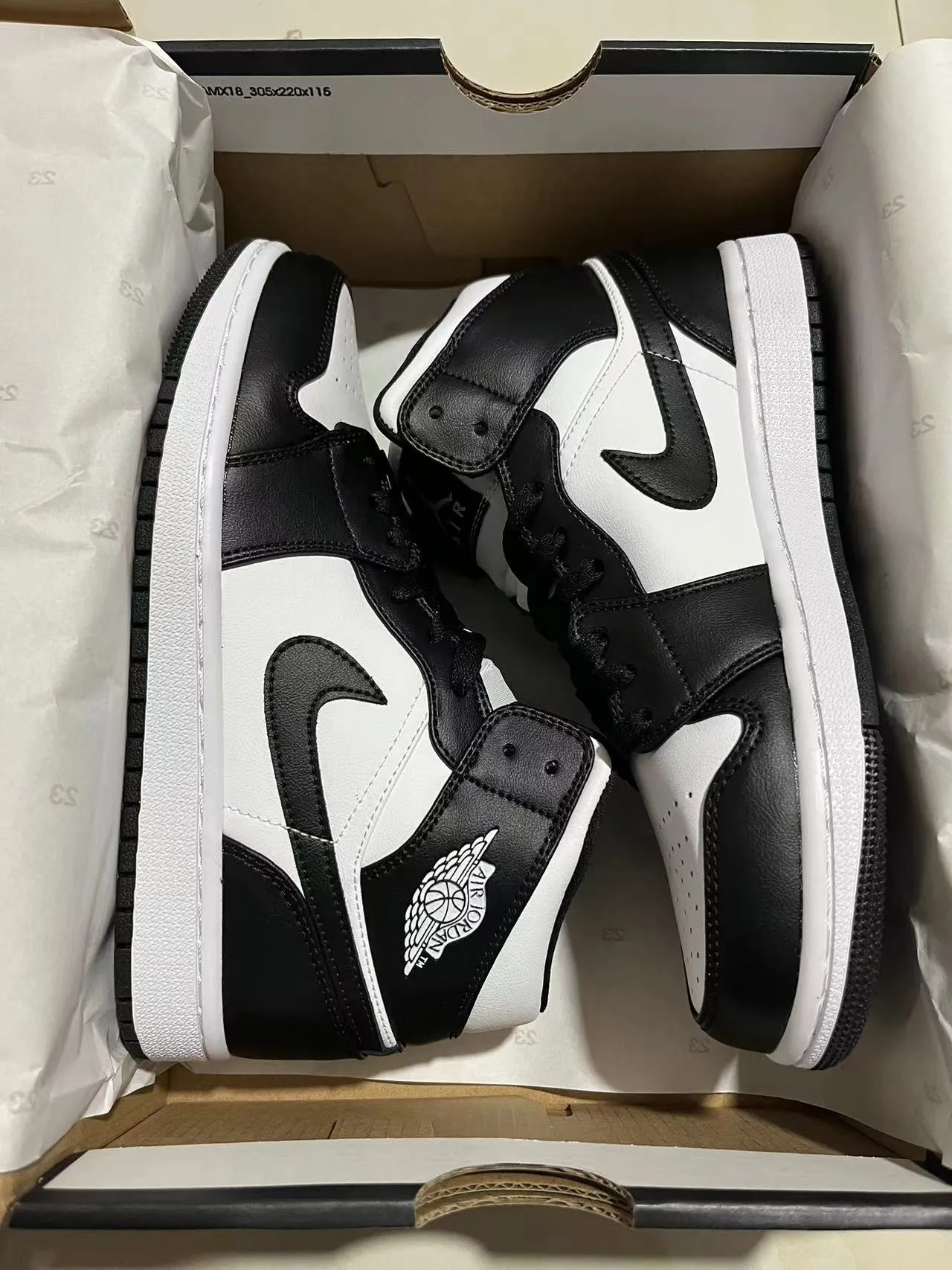 Air Jordan 1 Chaussures de Basketball en Cuir Noir et Blanc Hautes 8