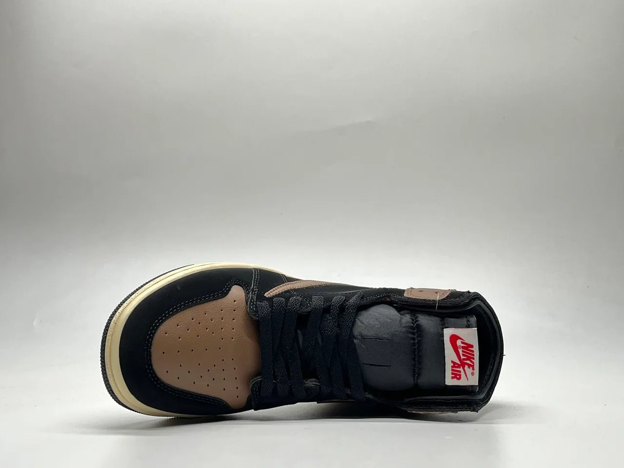 Zapatillas de baloncesto Air Jordan 1 negro, tostado y crema 4