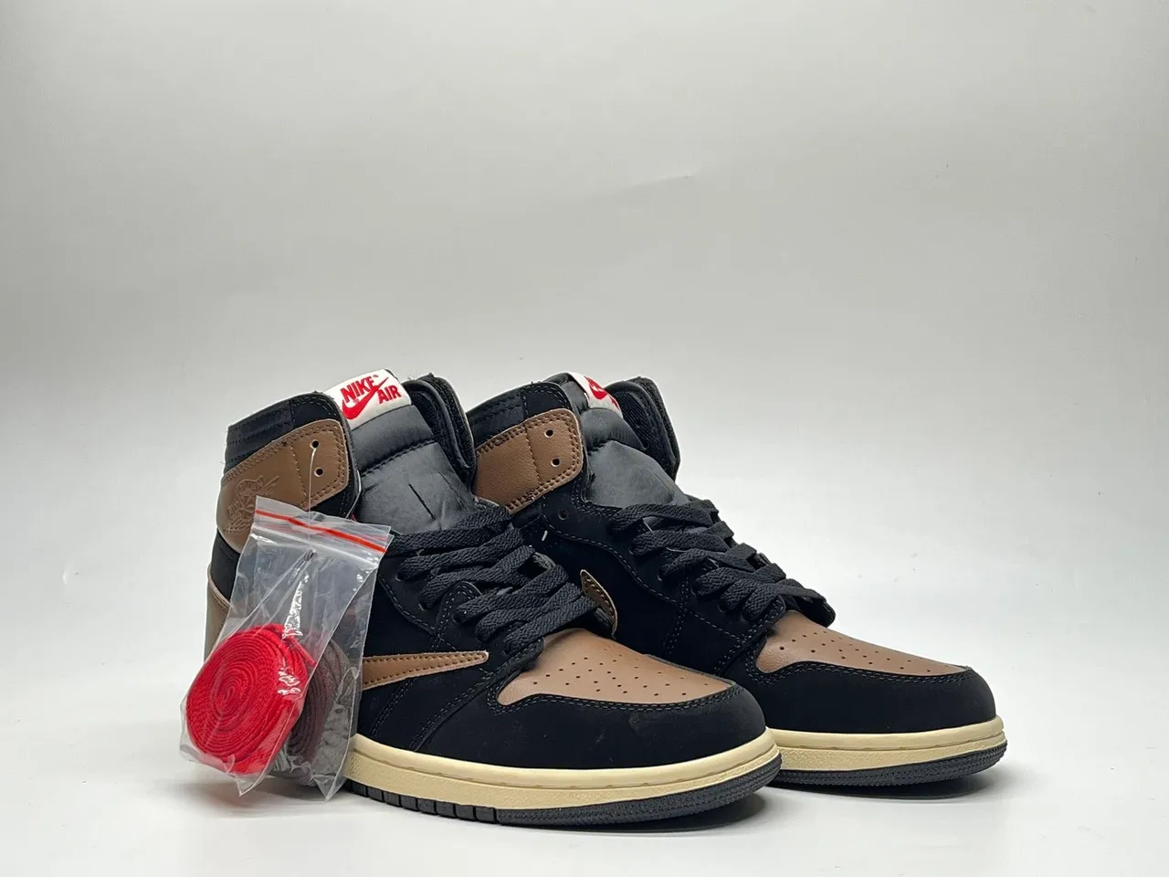 Zapatillas de baloncesto Air Jordan 1 negro, tostado y crema 7