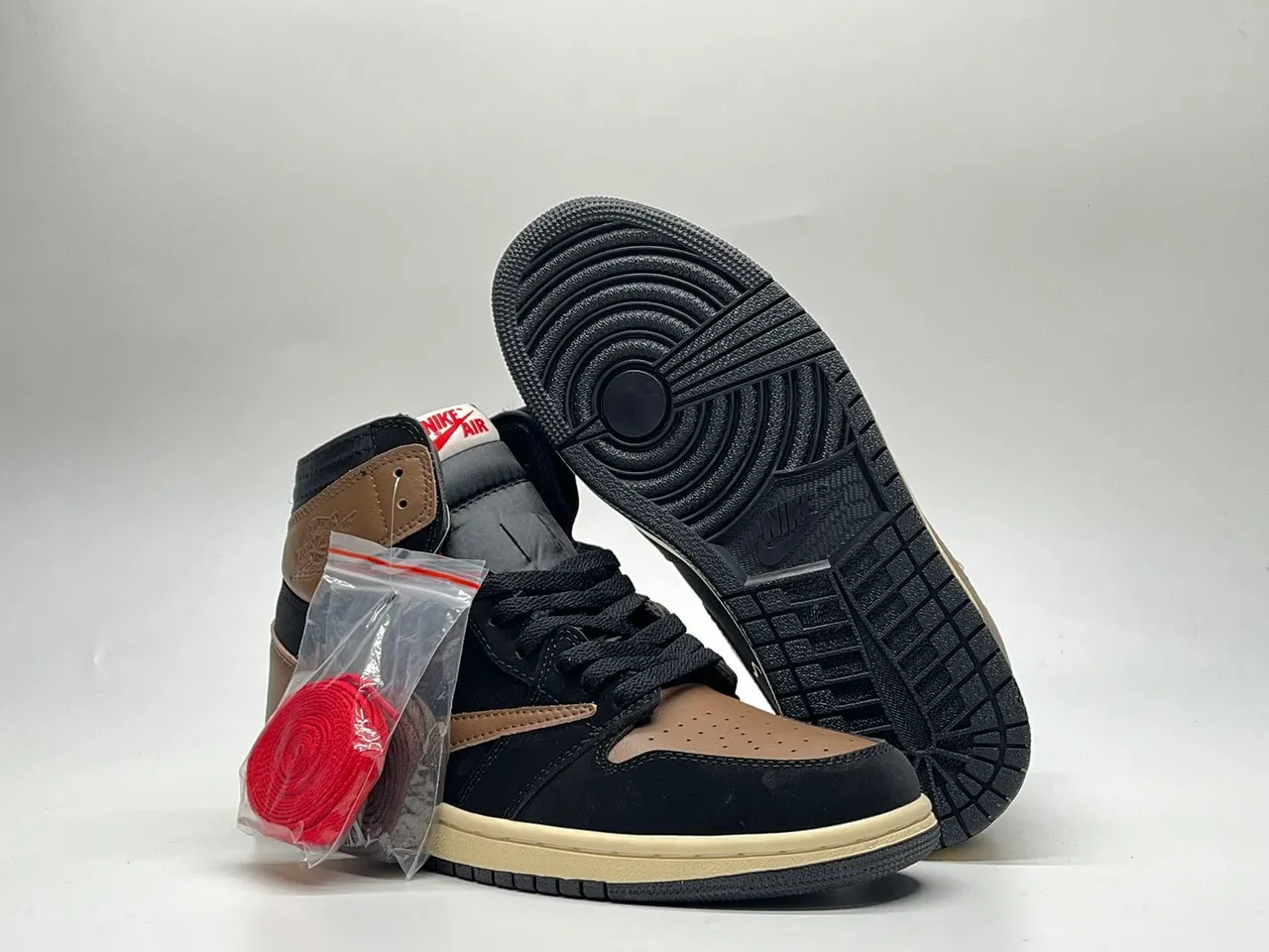 Zapatillas de baloncesto Air Jordan 1 negro, tostado y crema 8