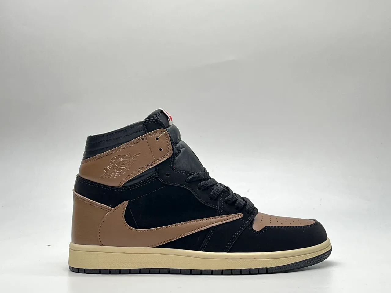 Zapatillas de baloncesto Air Jordan 1 negro, tostado y crema 9
