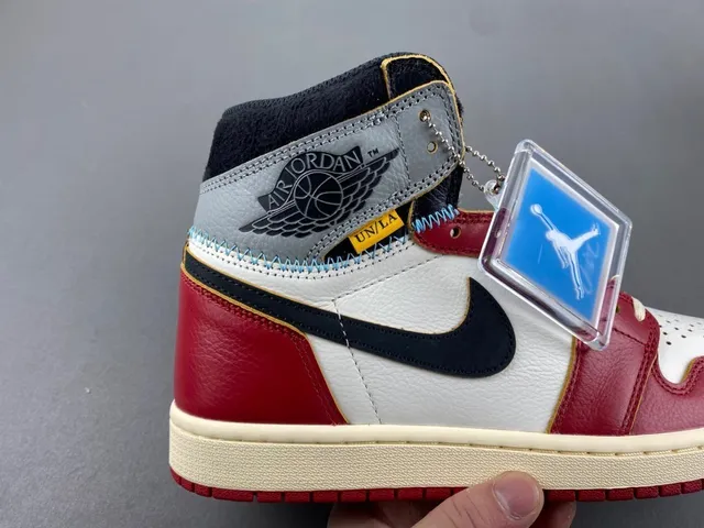 Chaussures de basketball Air Jordan 1 High rouge blanc crème 2