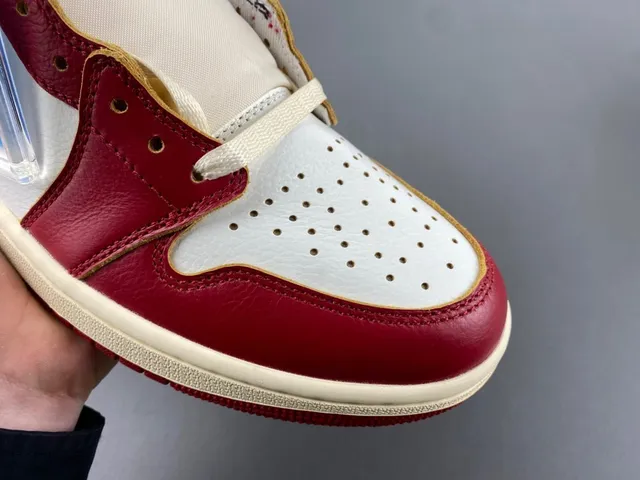 Chaussures de basketball Air Jordan 1 High rouge blanc crème 3