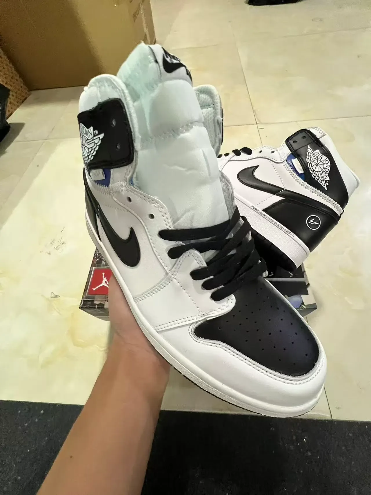 Air Jordan 1 High-Top White Black Basketball Shoes 2