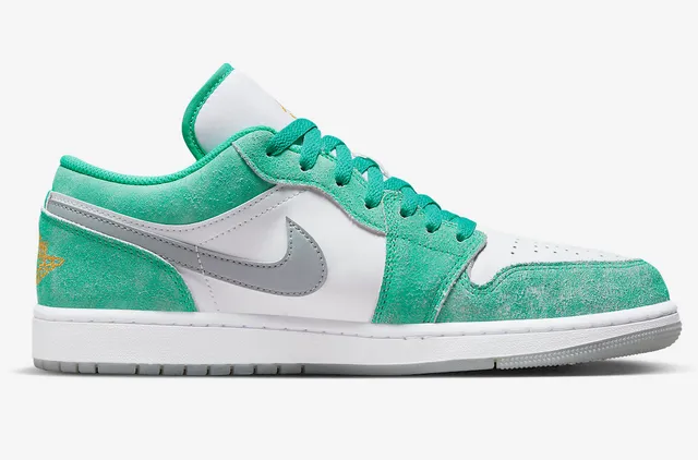 حذاء سنيكرز لايف ستايل Air Jordan 1 Low أخضر نعناعي وأبيض 3