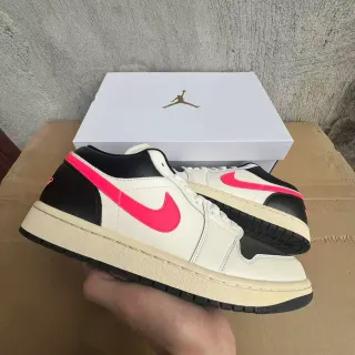 Tênis lifestyle Air Jordan 1 Low branco preto rosa