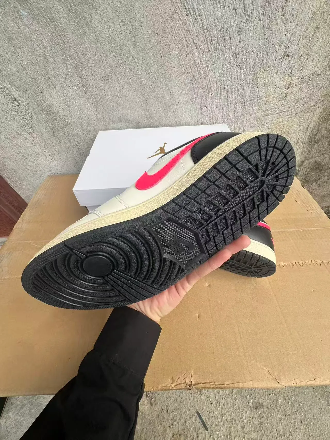 Air Jordan 1 Low সাদা কালো গোলাপি লাইফস্টাইল স্নিকার্স 6