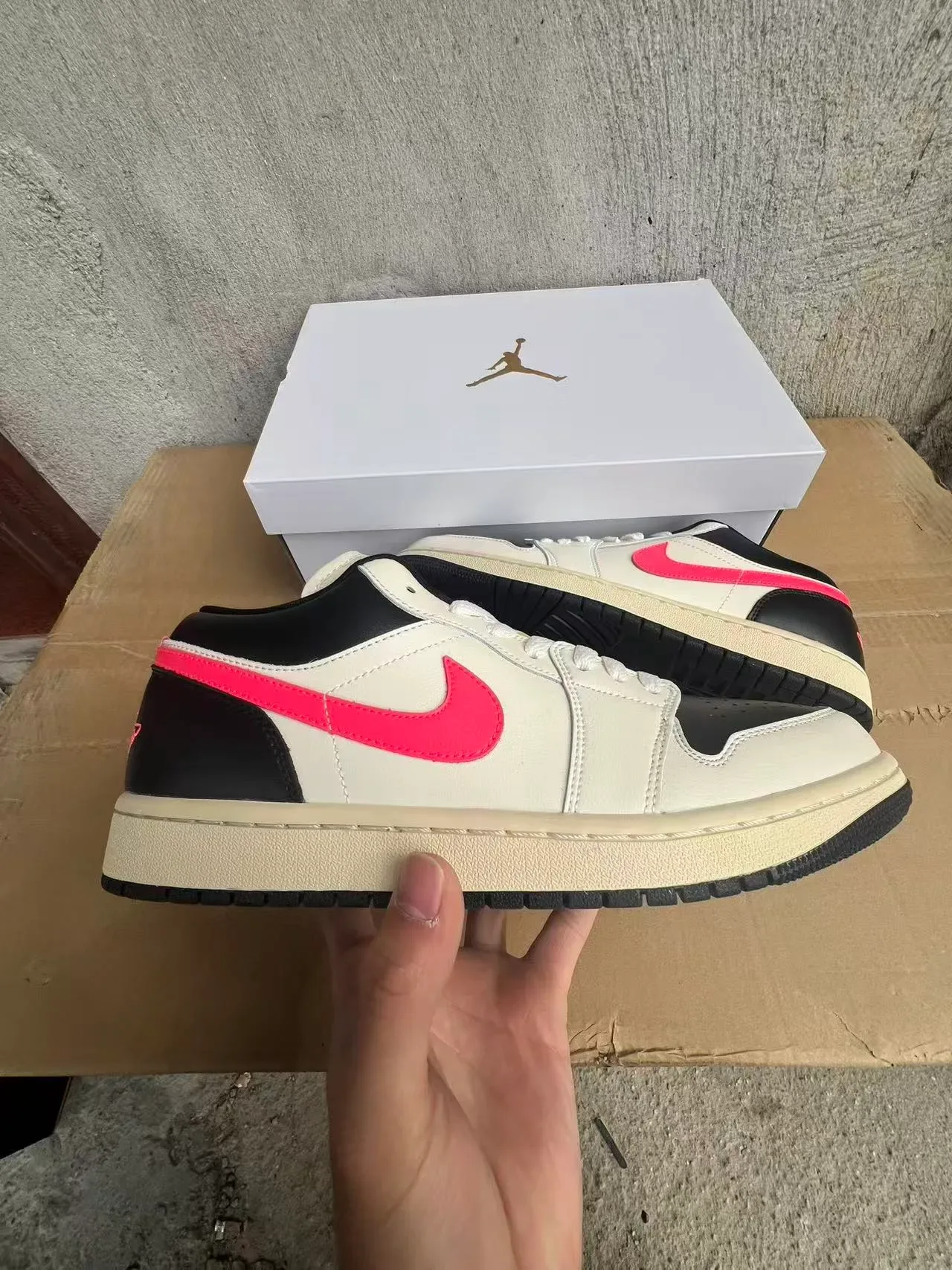 Air Jordan 1 Low সাদা কালো গোলাপি লাইফস্টাইল স্নিকার্স 7