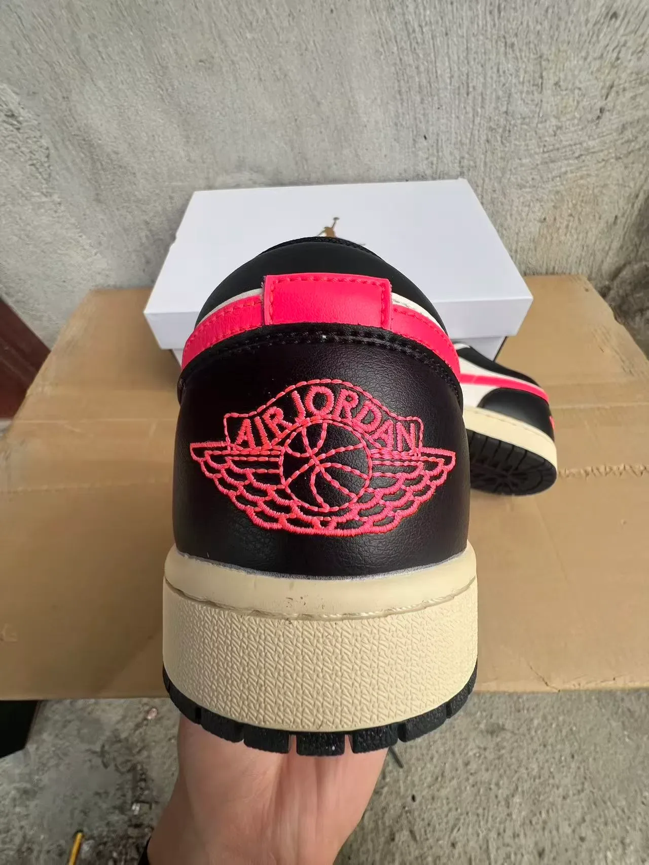 Air Jordan 1 Low সাদা কালো গোলাপি লাইফস্টাইল স্নিকার্স 8