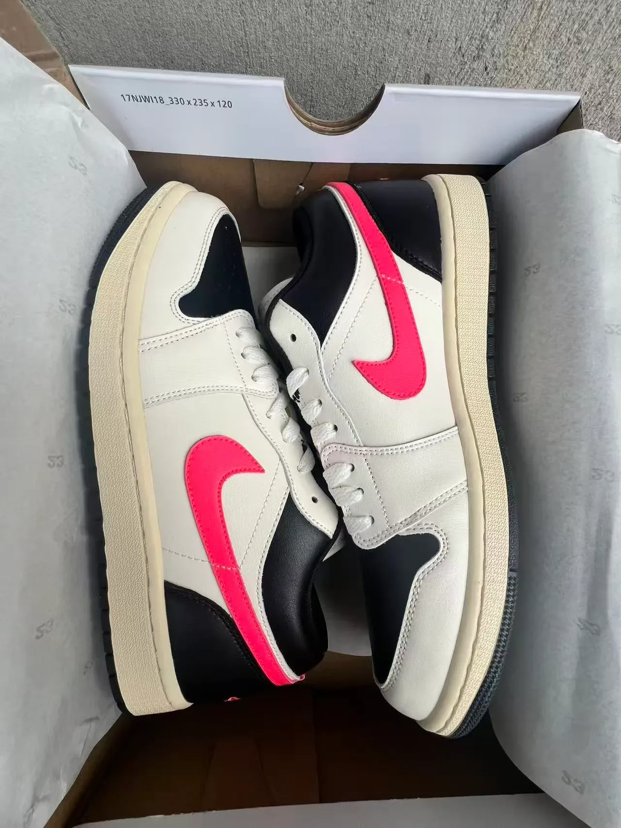Air Jordan 1 Low সাদা কালো গোলাপি লাইফস্টাইল স্নিকার্স 9