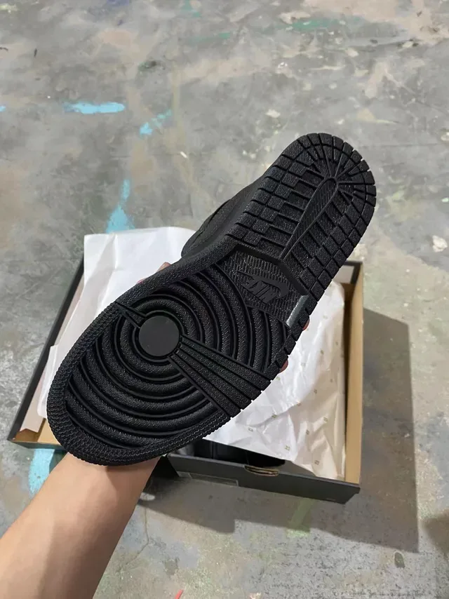 Air Jordan 1 Zapatillas de Baloncesto de Cuero Negro Monocromático High Top 5