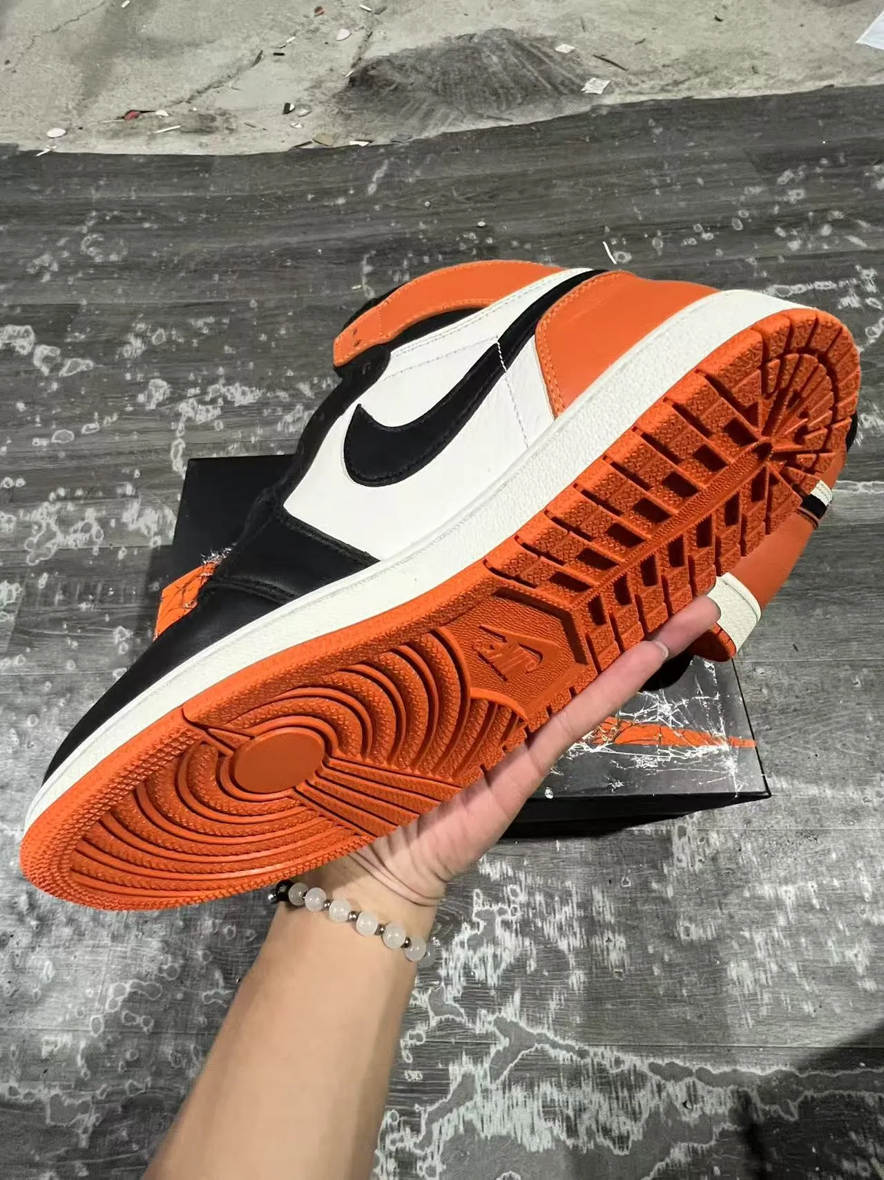 Air Jordan 1 नारंगी काला सफेद बास्केटबॉल जूते 11