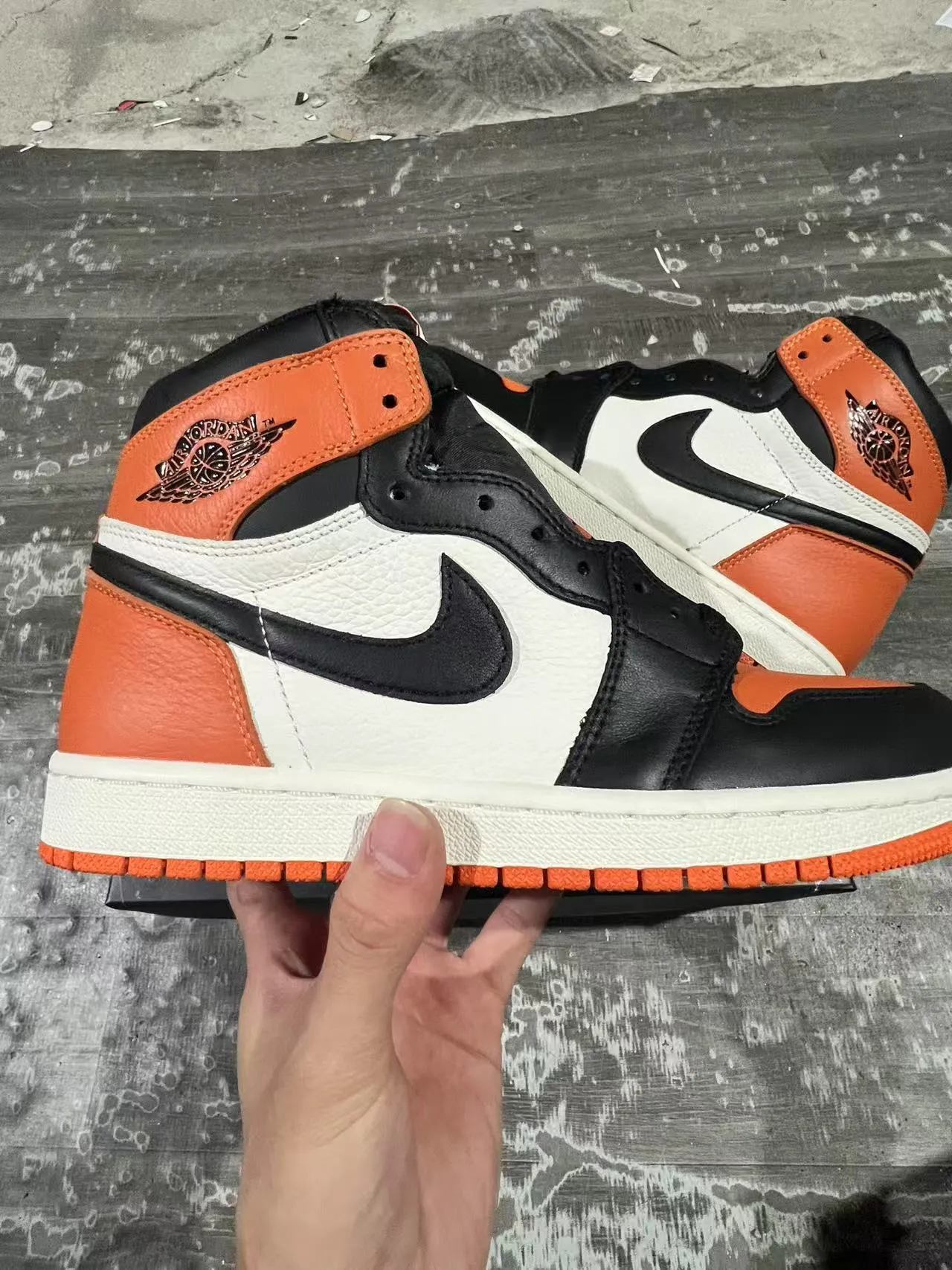 Air Jordan 1 नारंगी काला सफेद बास्केटबॉल जूते 12