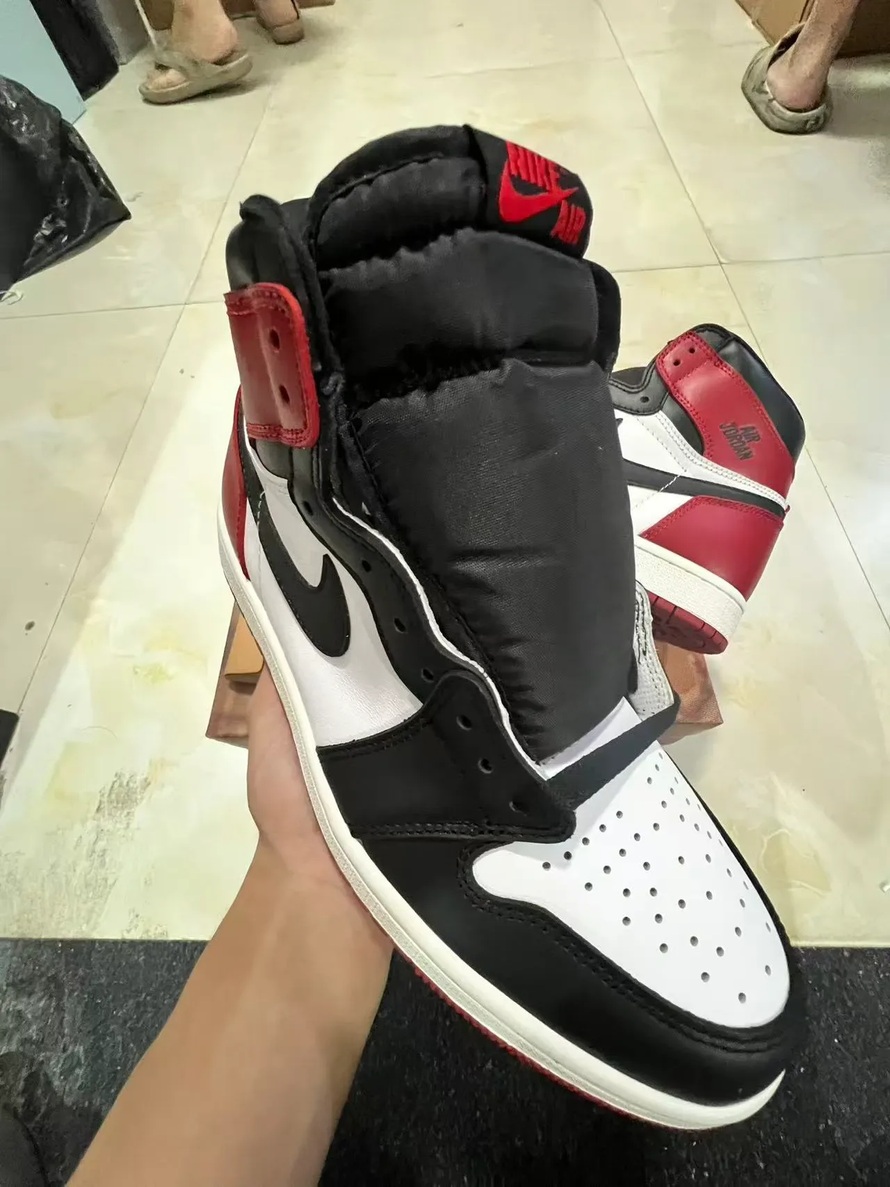 Air Jordan 1 Red Black High-Top Leather-Paneled Basketball Shoes 2