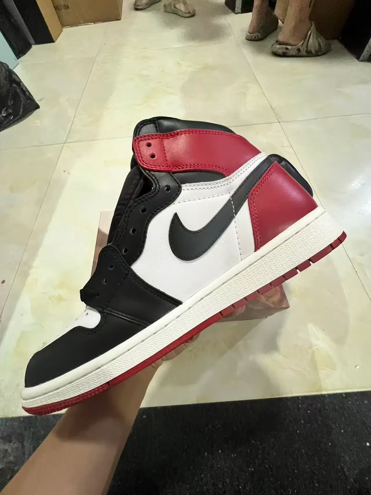 Air Jordan 1 Red Black High-Top Leather-Paneled Basketball Shoes 5