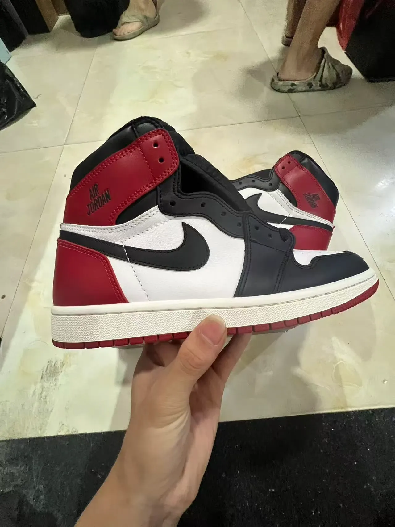 Air Jordan 1 Red Black High-Top Leather-Paneled Basketball Shoes 7