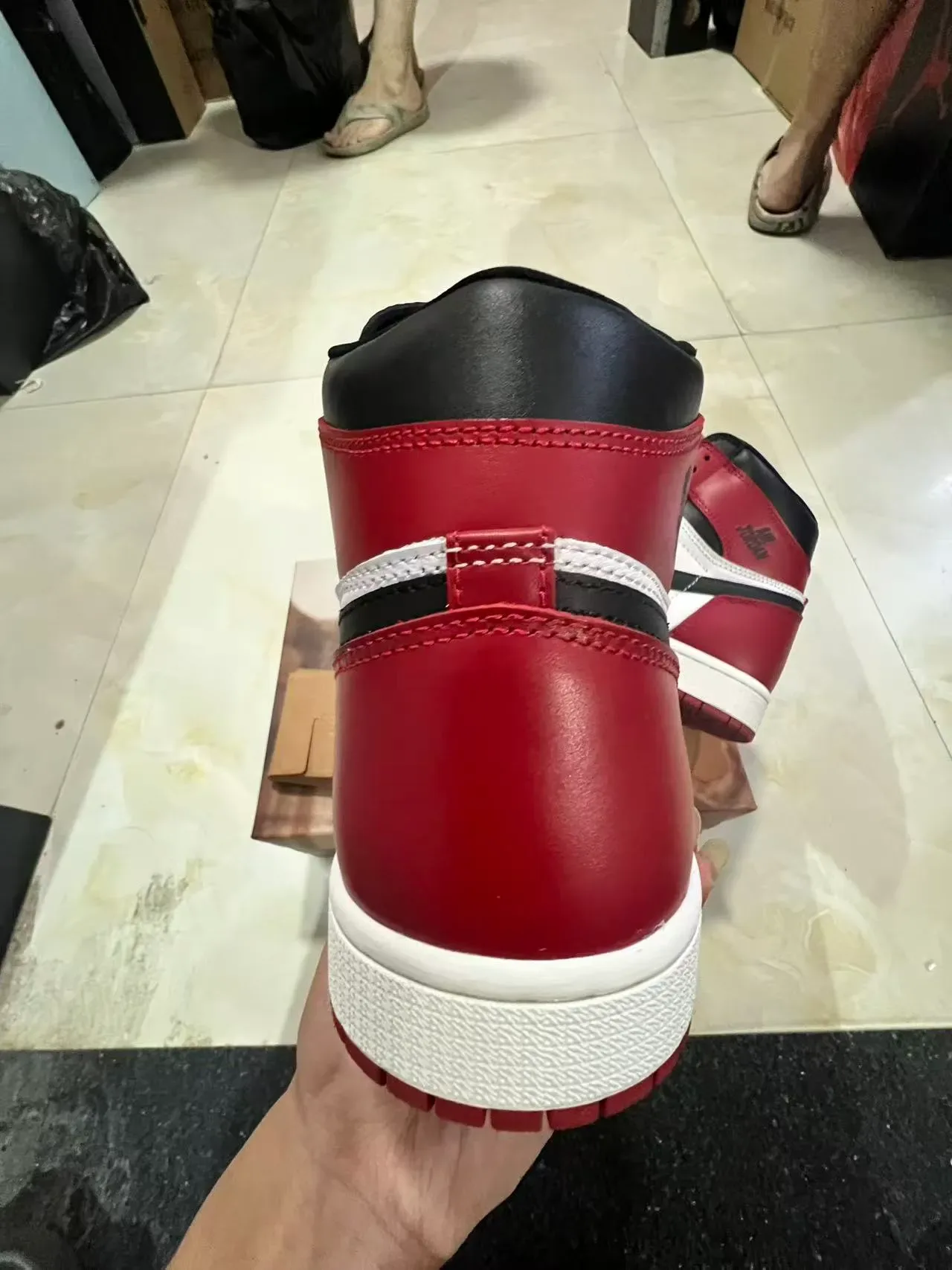 Air Jordan 1 Red Black High-Top Leather-Paneled Basketball Shoes 8