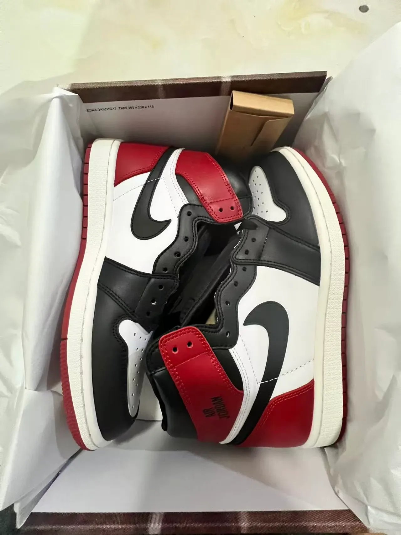 Air Jordan 1 Red Black High-Top Leather-Paneled Basketball Shoes 9