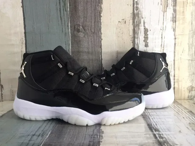 Air Jordan 11 Black and White Patent Leather Basketball Shoes 2