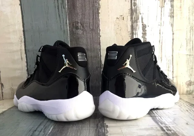 Air Jordan 11 Black and White Patent Leather Basketball Shoes 4