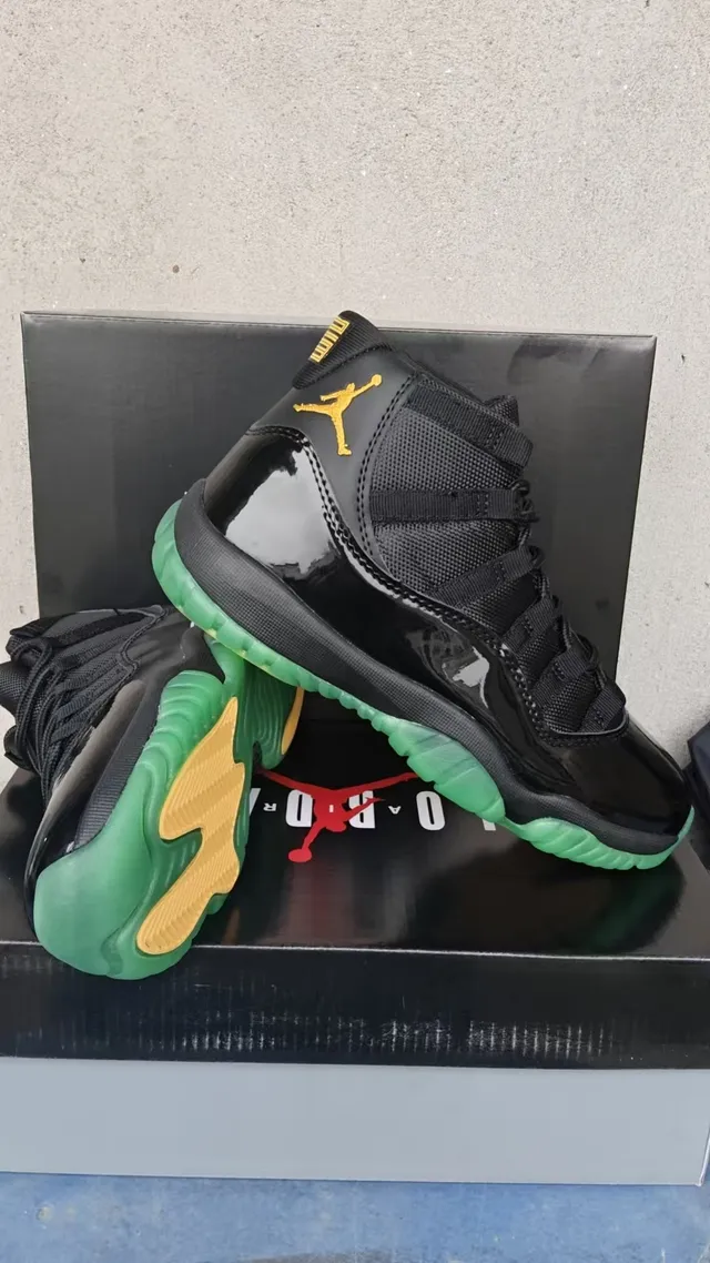 Chaussures de basketball Air Jordan 11 noir vert jaune 2