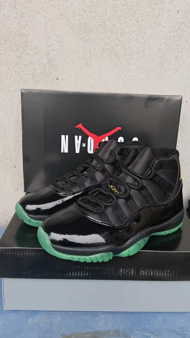 Chaussures de basketball Air Jordan 11 noir vert jaune 3