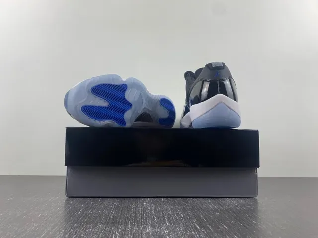 Air Jordan 11 Noir Blanc Bleu Royal Chaussures de Basket 16