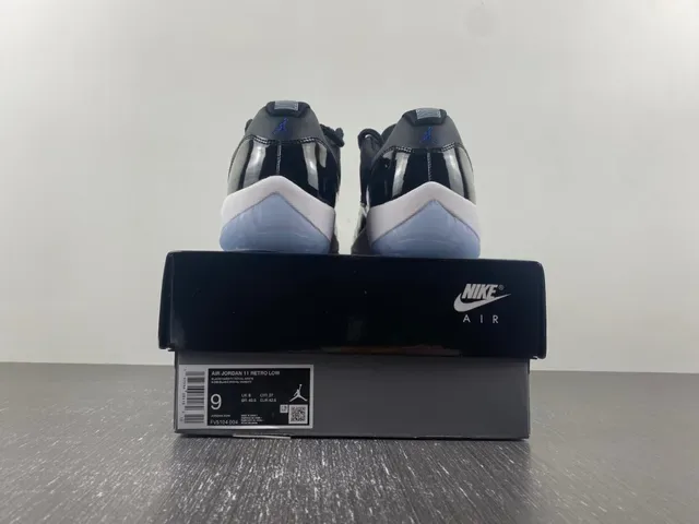 Air Jordan 11 Noir Blanc Bleu Royal Chaussures de Basket 18
