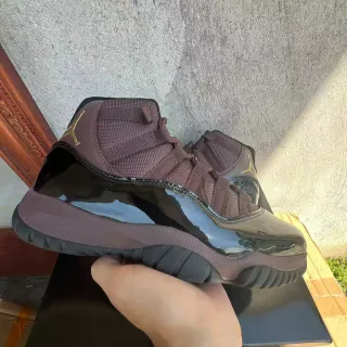 Tênis de basquete Air Jordan 11 de couro envernizado marrom