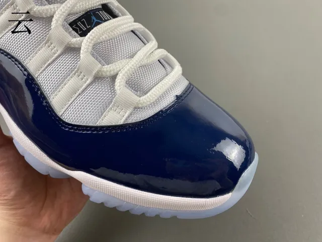 Air Jordan 11 নেভি এবং সাদা পেটেন্ট লেদার বাস্কেটবল জুতো 3