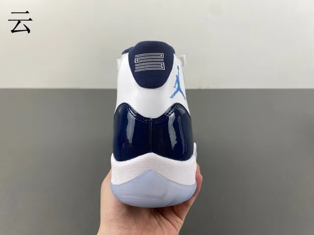Air Jordan 11 নেভি এবং সাদা পেটেন্ট লেদার বাস্কেটবল জুতো 4