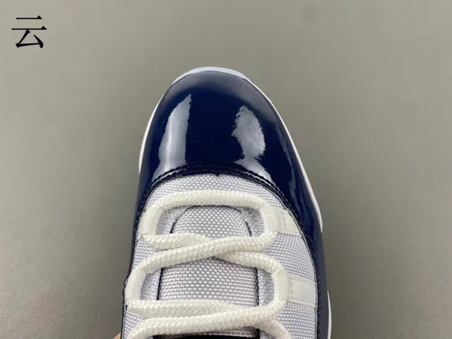 Air Jordan 11 নেভি এবং সাদা পেটেন্ট লেদার বাস্কেটবল জুতো 5